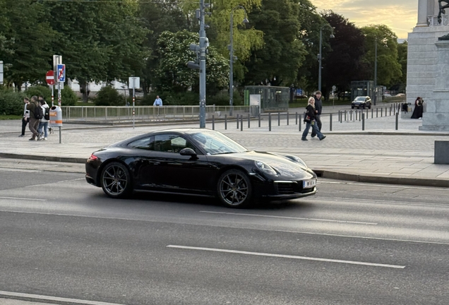 Porsche 992 Carrera GTS