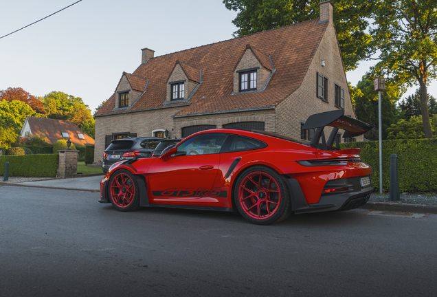 Porsche 992 GT3 RS Weissach Package