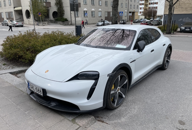 Porsche Taycan Turbo S Cross Turismo