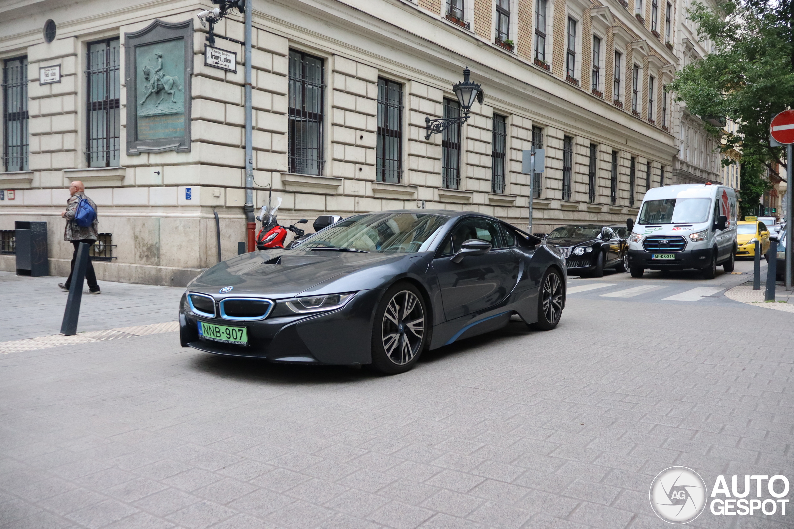 BMW i8