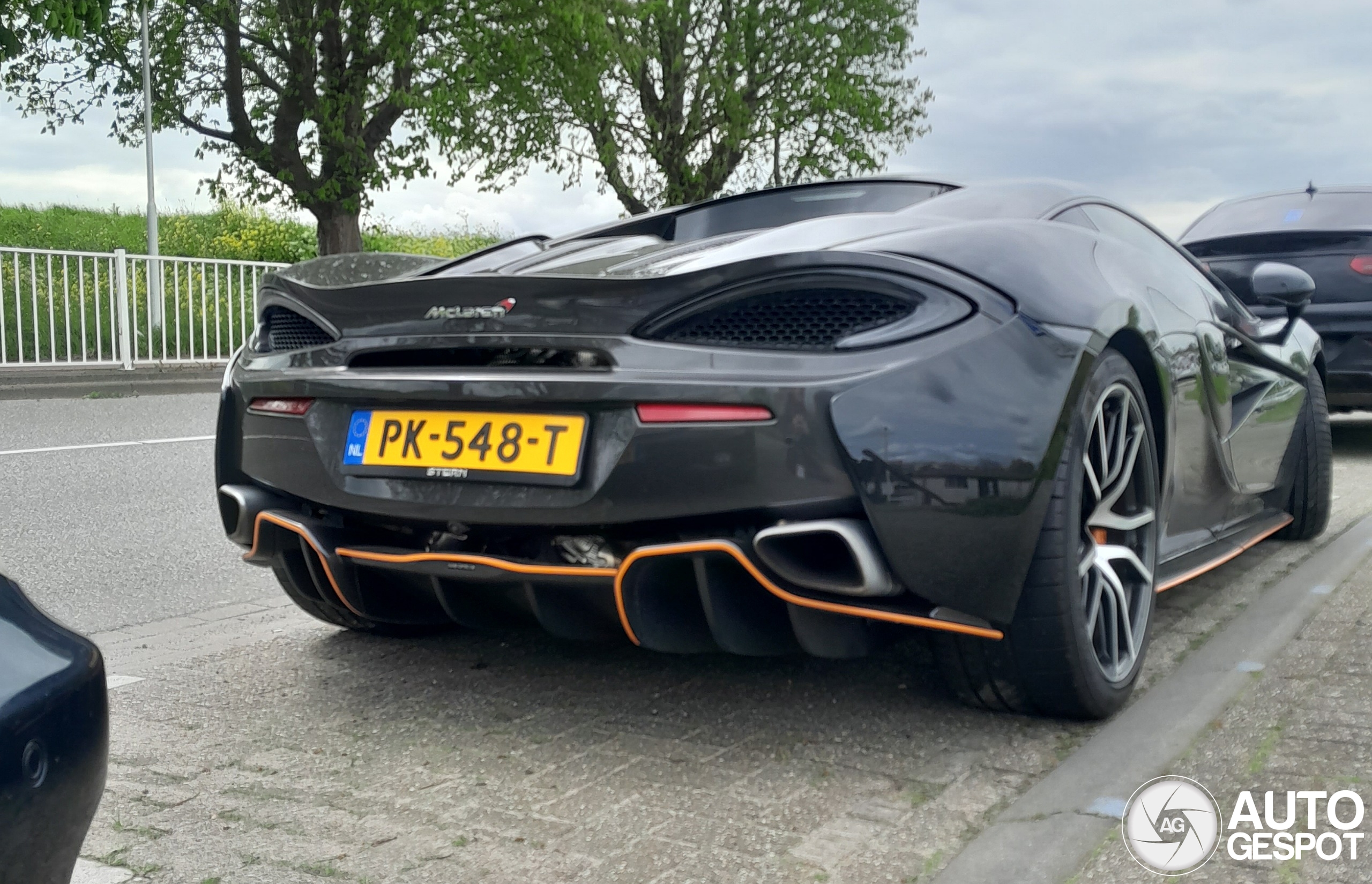 McLaren 570S