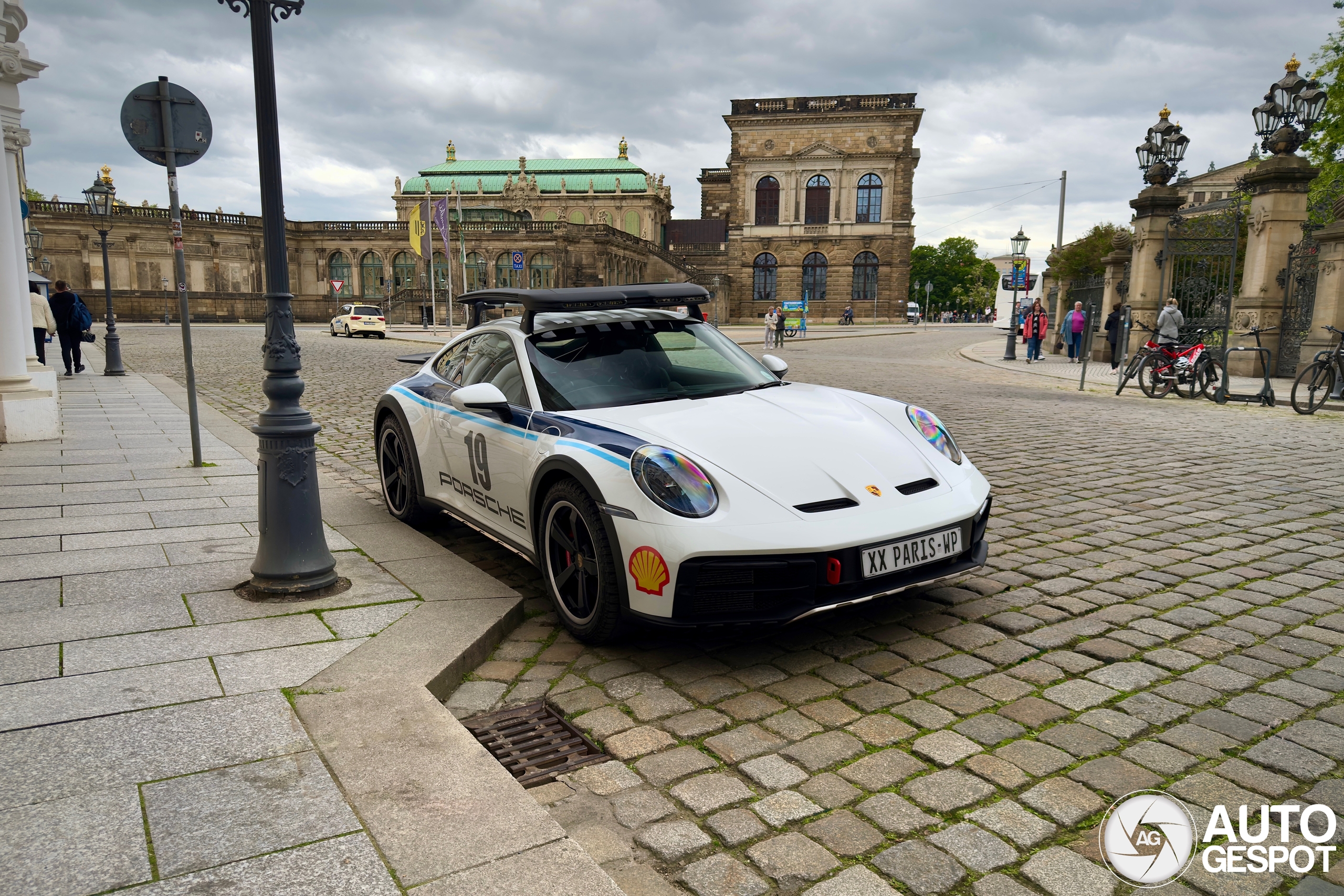 Porsche 992 Dakar