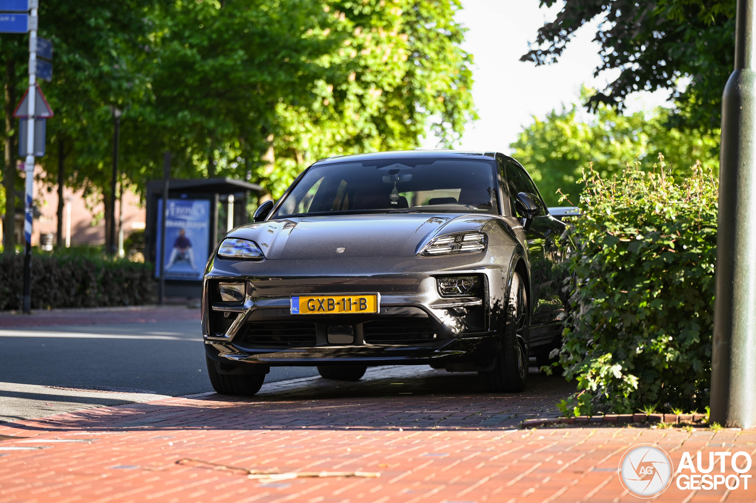 Porsche Macan EV Turbo
