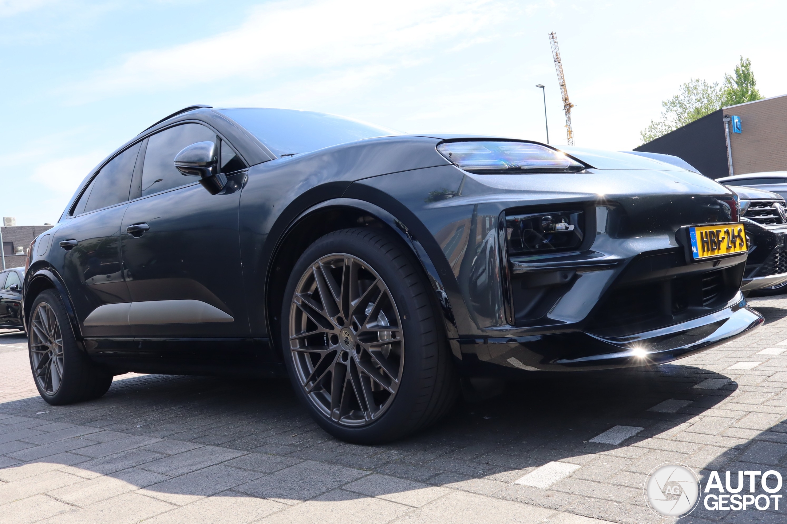 Porsche Macan EV Turbo