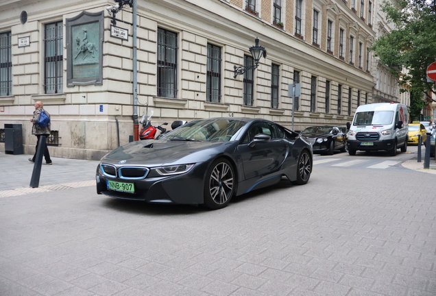 BMW i8