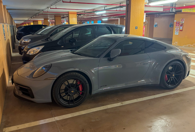Porsche 992 Carrera 4 GTS