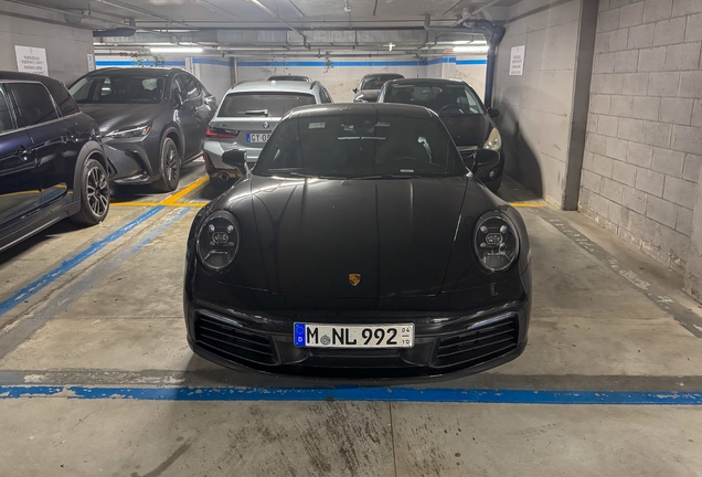 Porsche 992 Carrera 4S