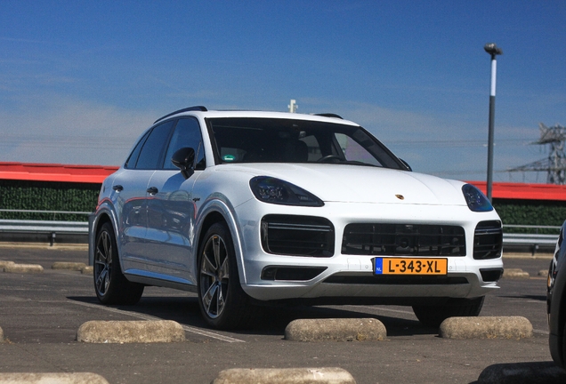 Porsche Cayenne Turbo S E-Hybrid