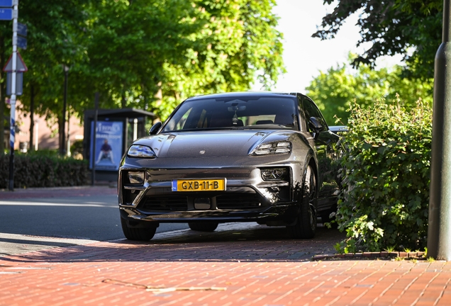Porsche Macan EV Turbo