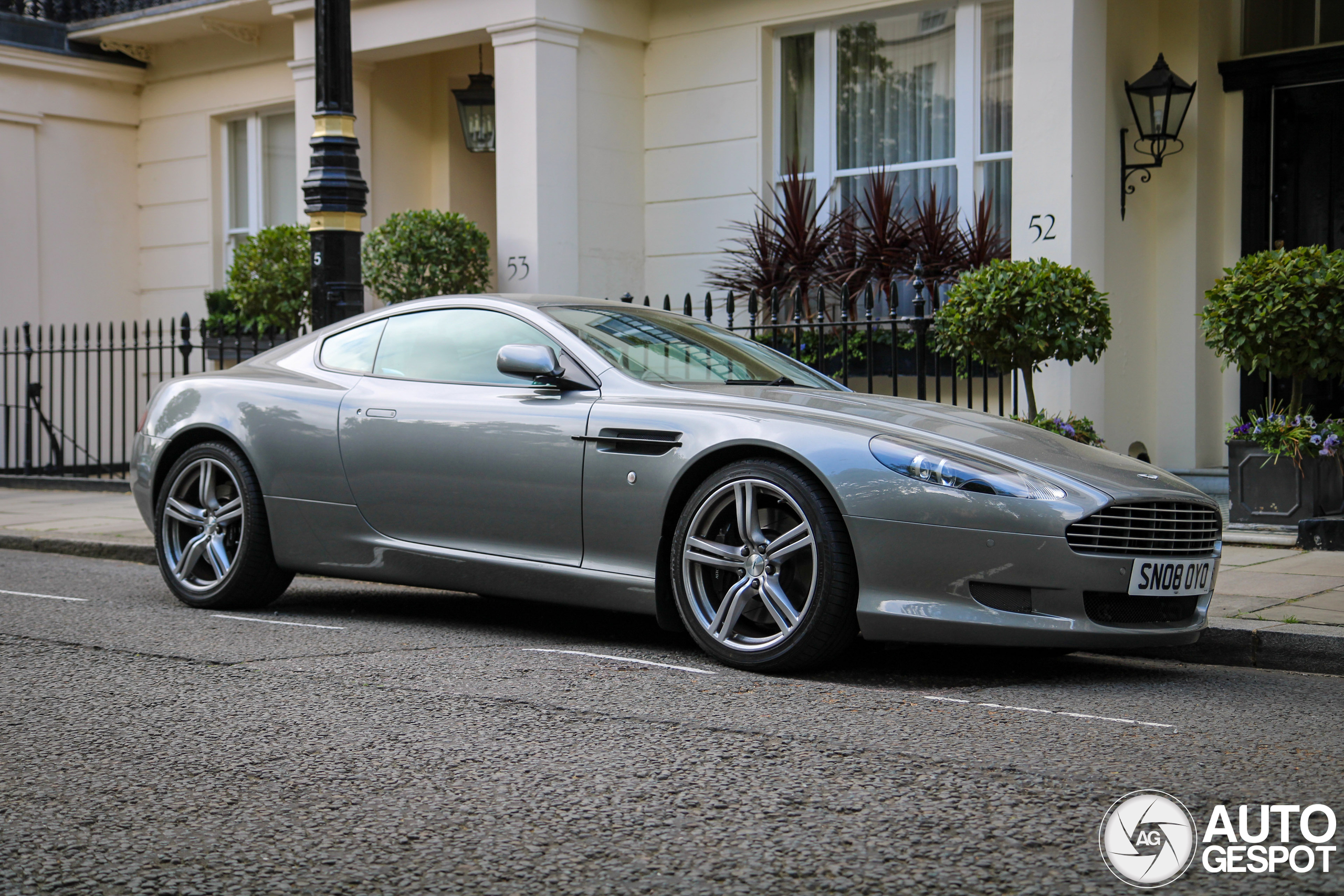 Aston Martin DB9