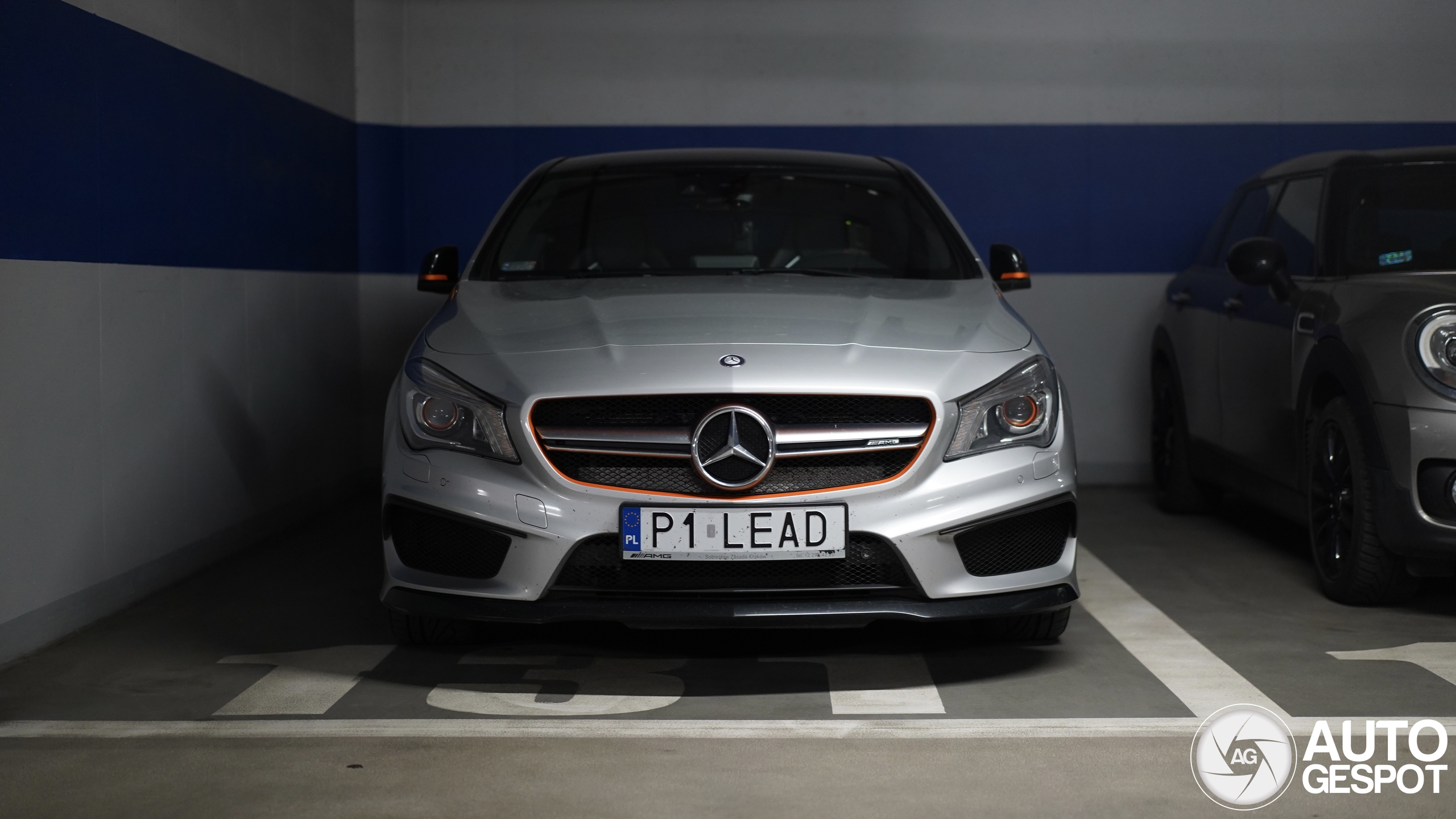 Mercedes-Benz CLA 45 AMG OrangeArt Edition C117