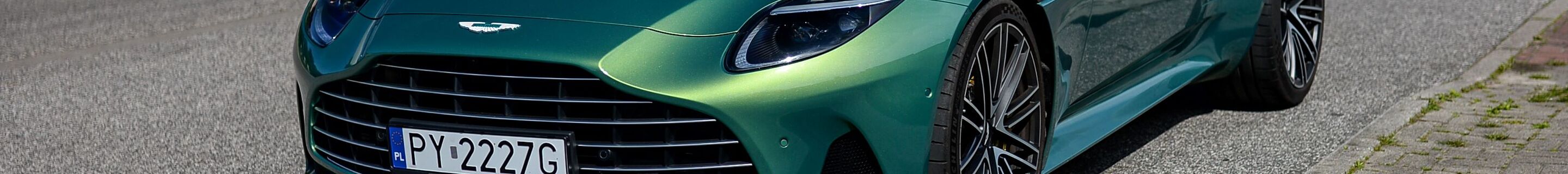 Aston Martin DB12