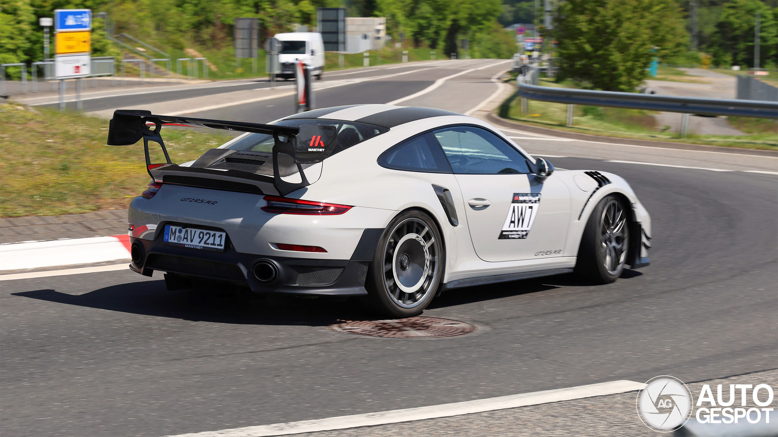 Porsche 991 GT2 RS Weissach Package Manthey Racing