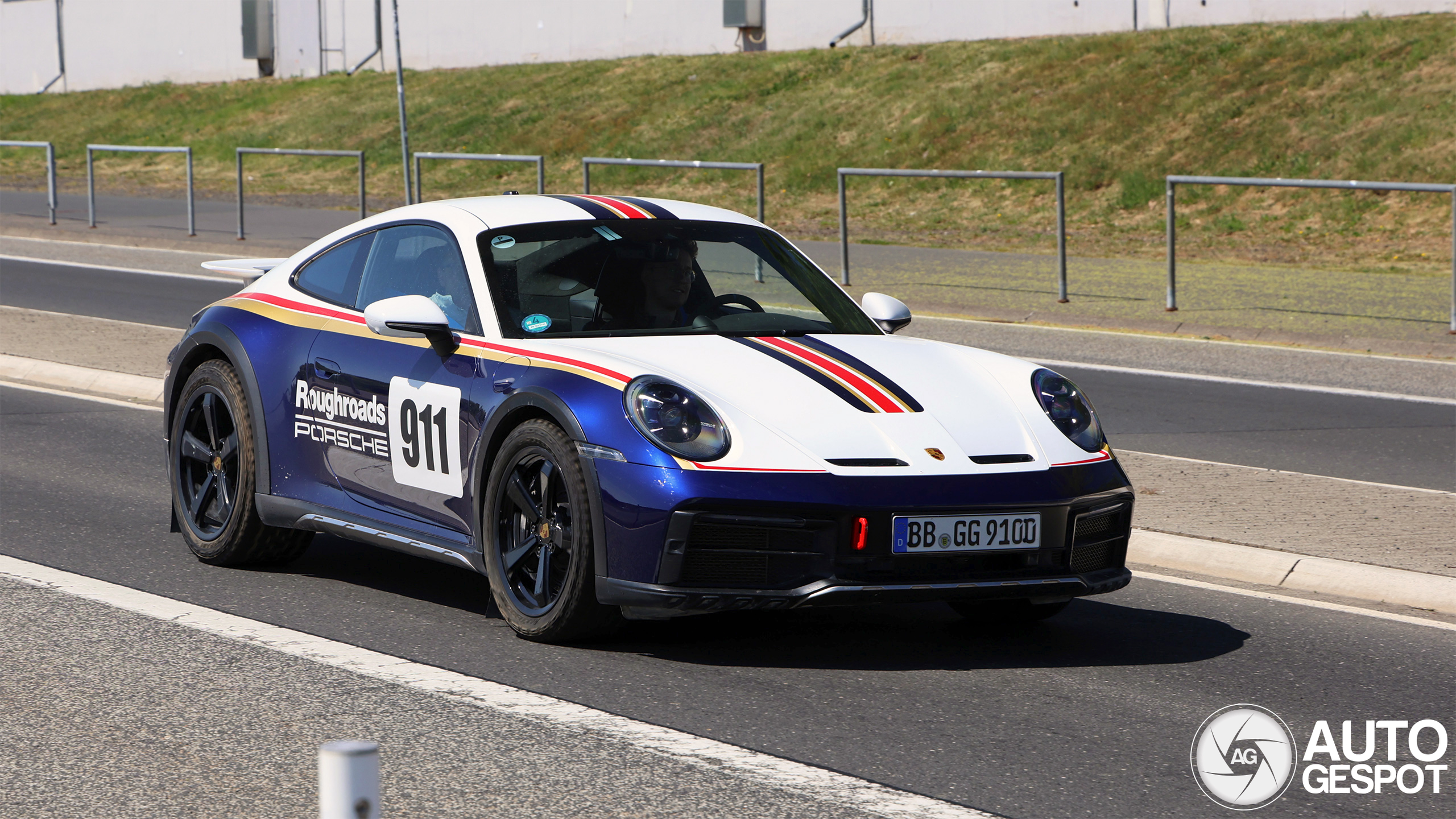 Porsche 992 Dakar
