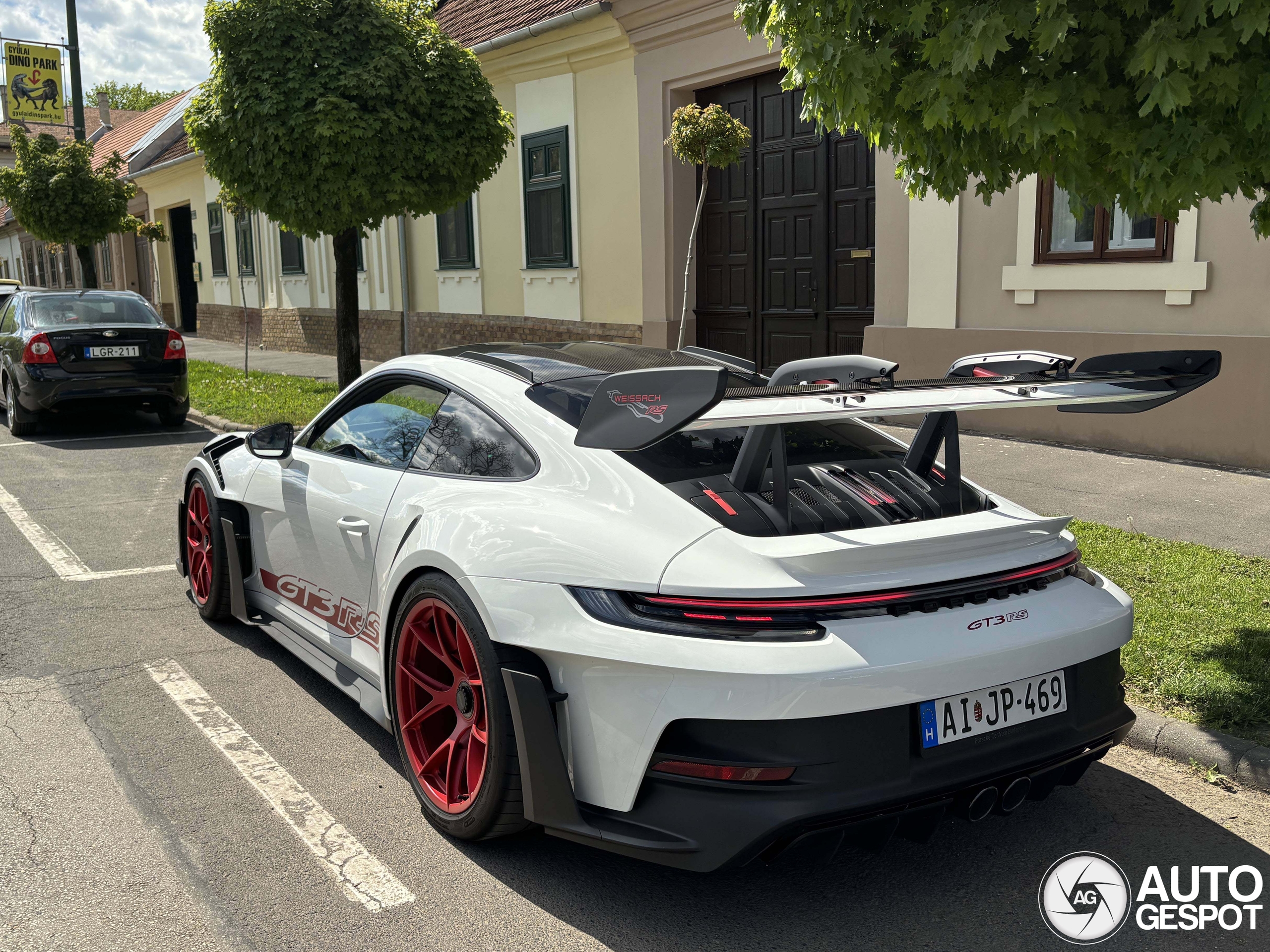 Porsche 992 GT3 RS Weissach Package