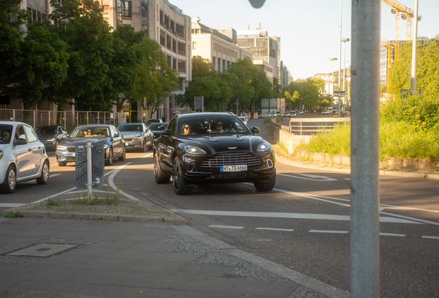 Aston Martin DBX