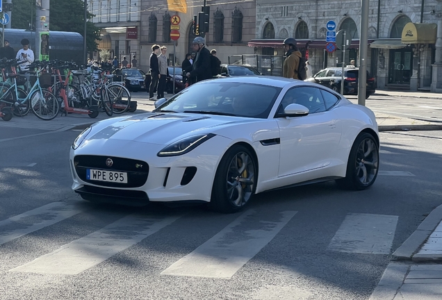 Jaguar F-TYPE R Coupé 2017