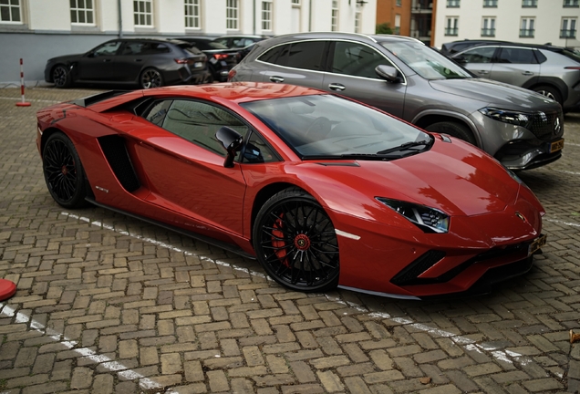 Lamborghini Aventador S LP740-4