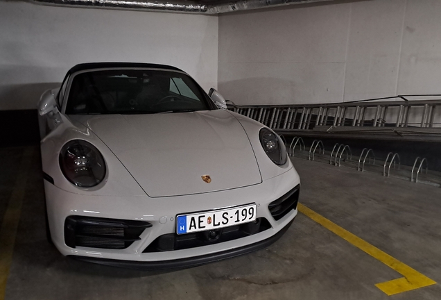 Porsche 992 Carrera 4 GTS Cabriolet