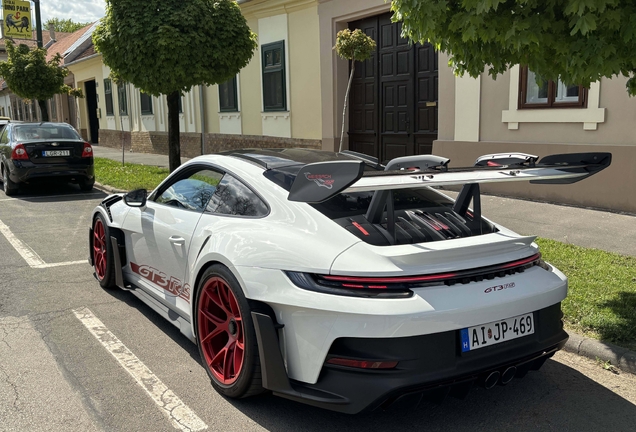 Porsche 992 GT3 RS Weissach Package
