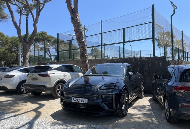 Porsche Macan EV Turbo