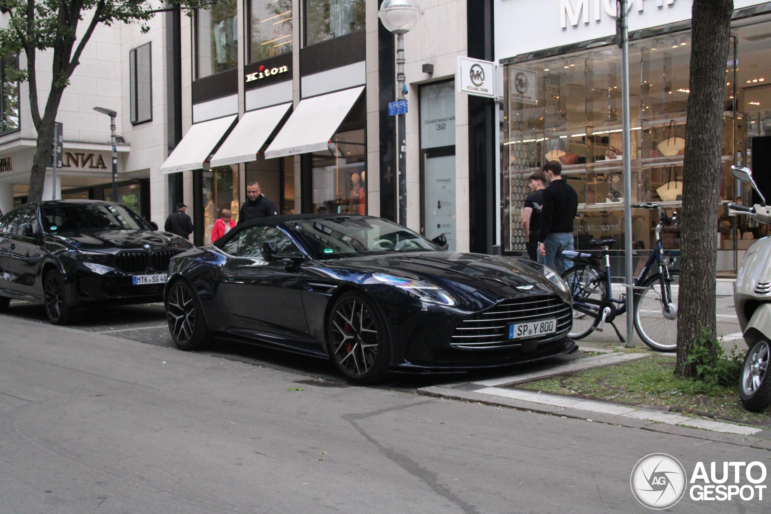 Aston Martin DB12 Volante