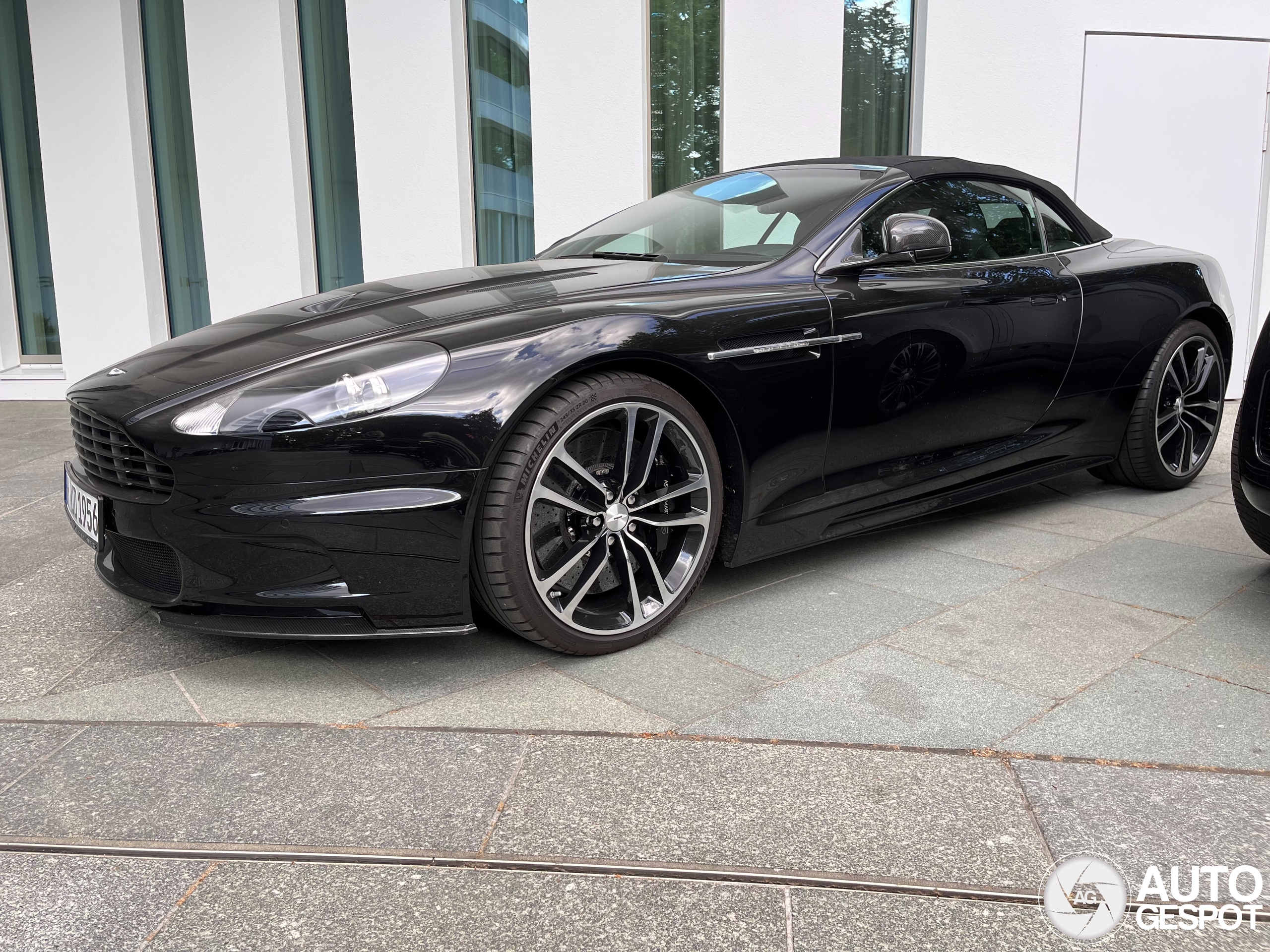 Aston Martin DBS Volante