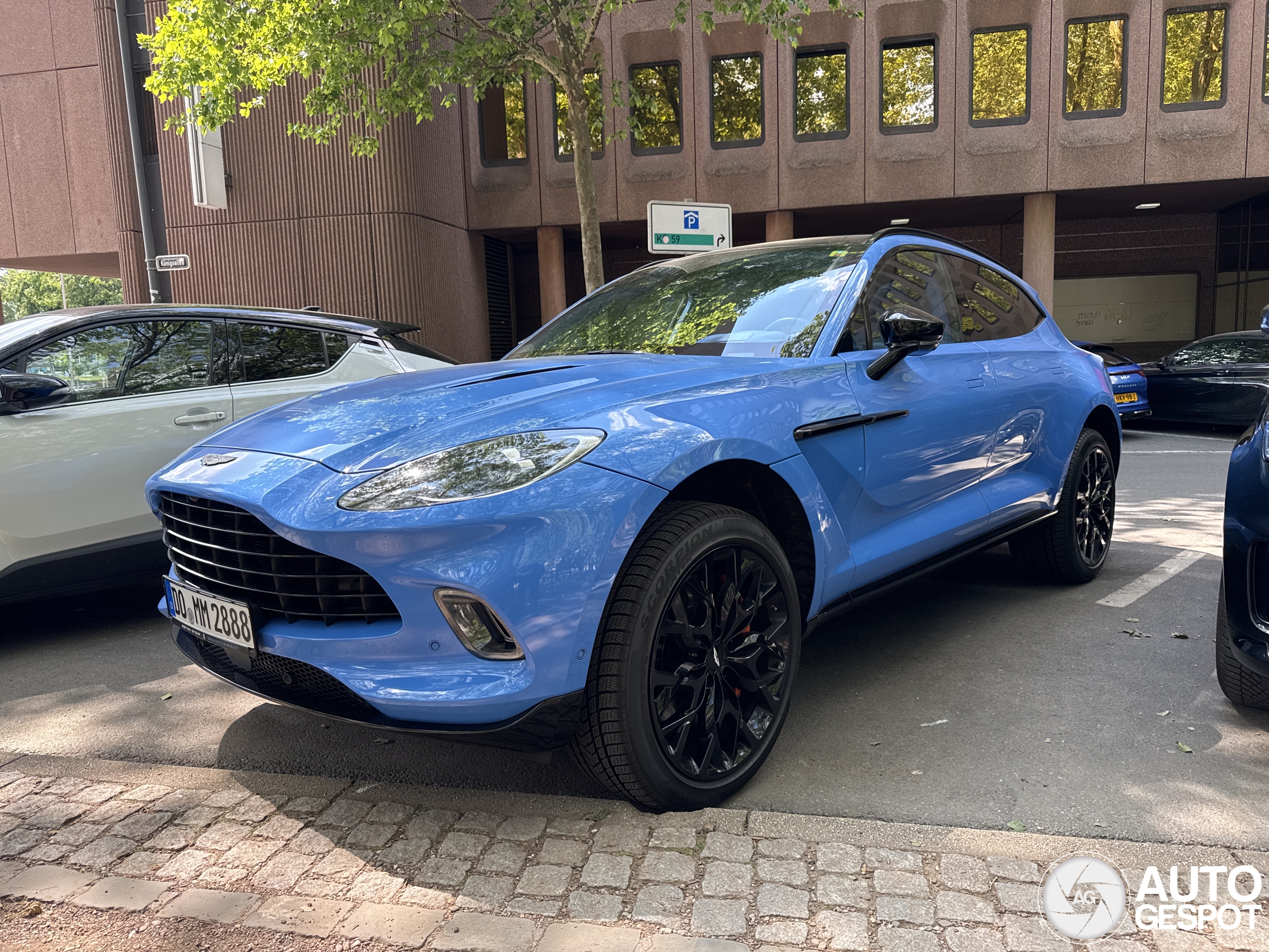 Aston Martin DBX