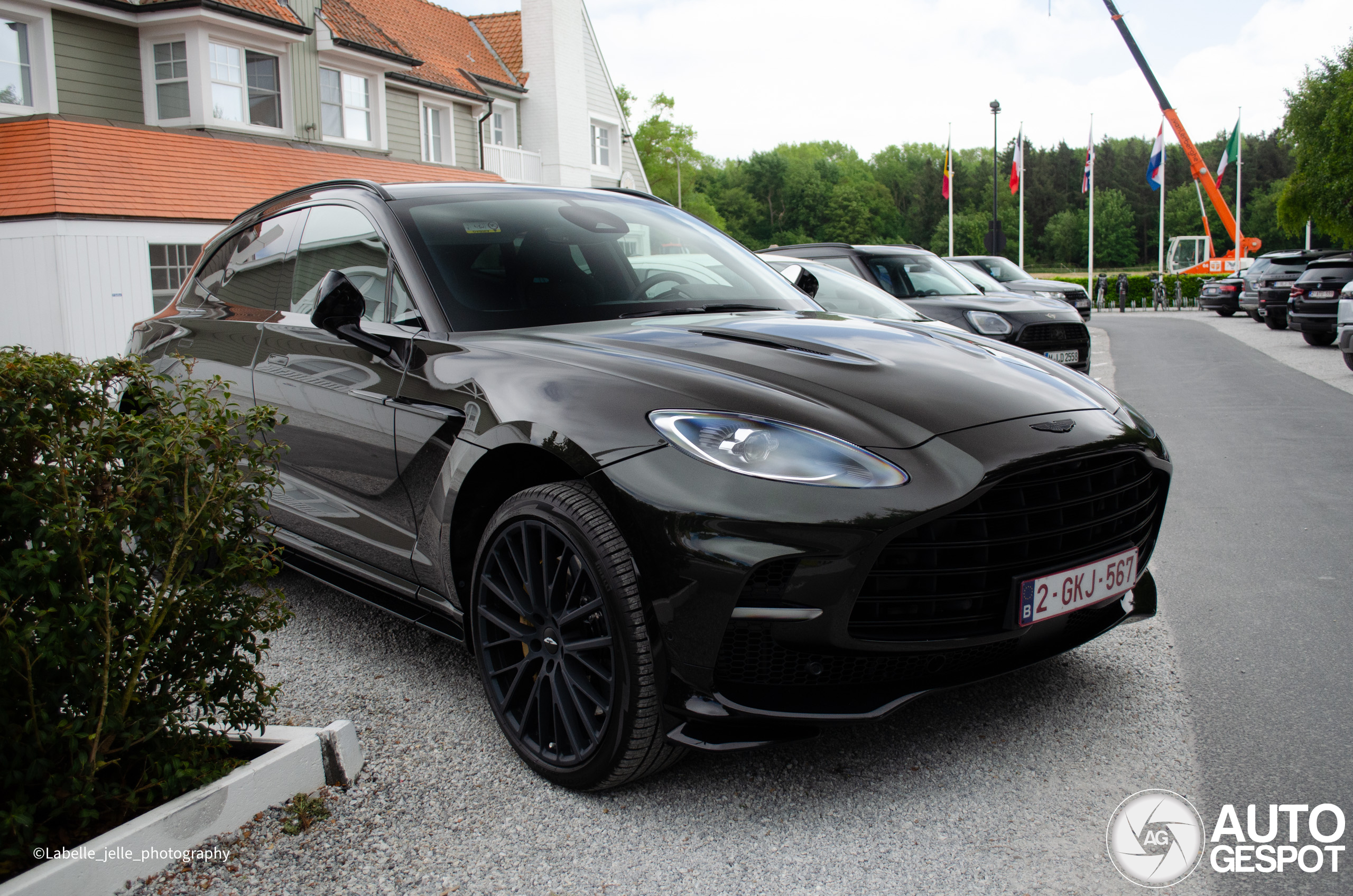 Aston Martin DBX707