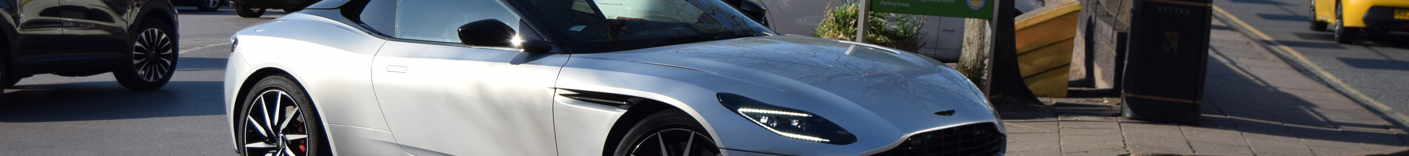 Aston Martin DB11 V8