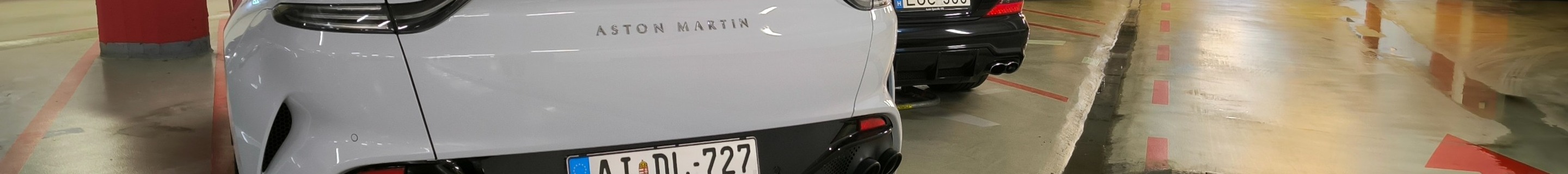 Aston Martin DBX707