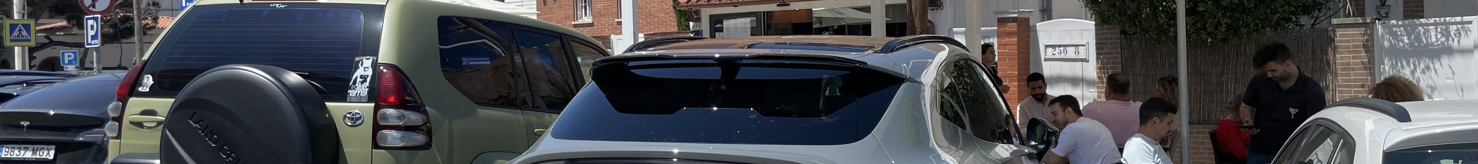 Aston Martin DBX707