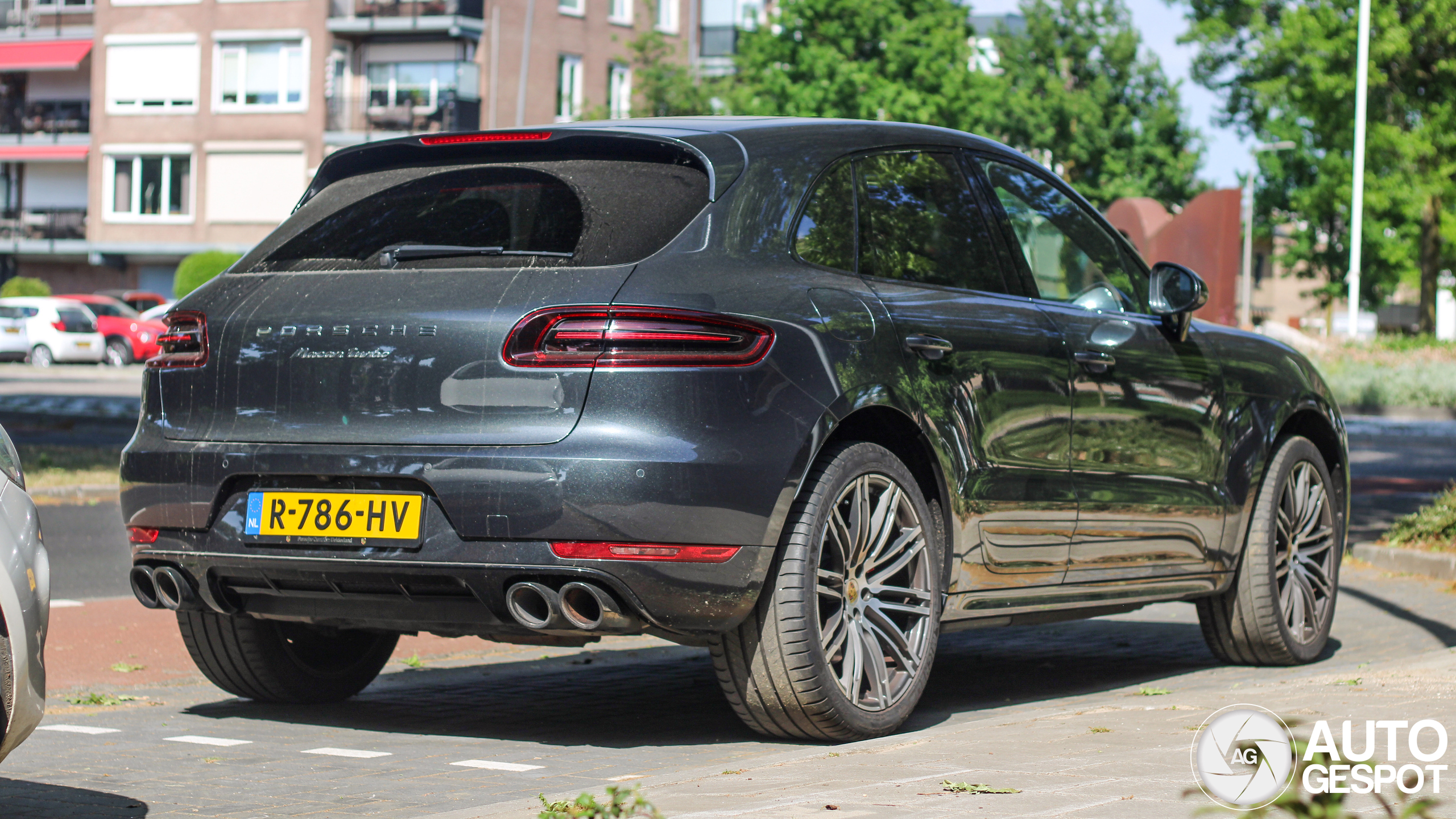 Porsche 95B Macan Turbo
