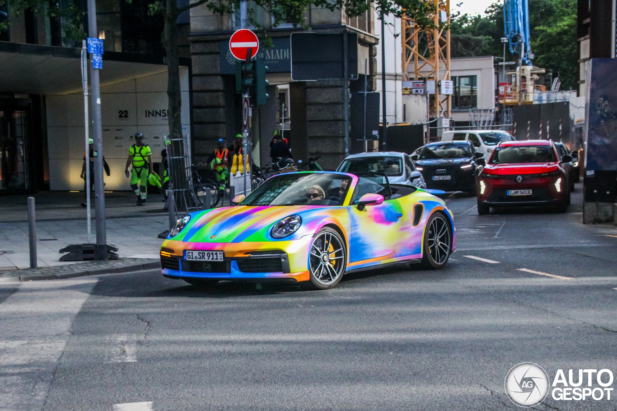 Is het mogelijk om meer op te vallen dan deze 992 Turbo S?