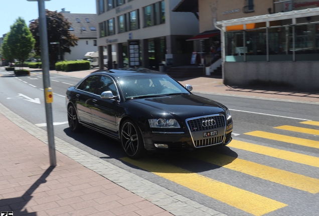 Audi S8 D3