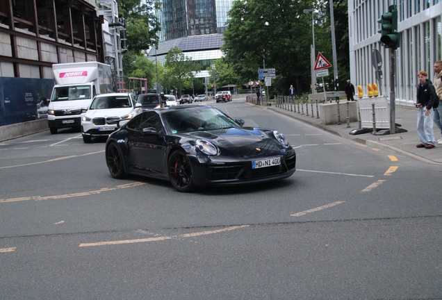 Porsche 992 Carrera 4 GTS