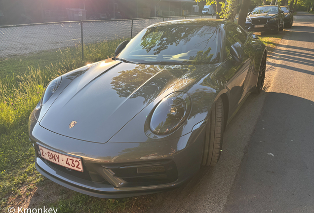 Porsche 992 Carrera 4 GTS