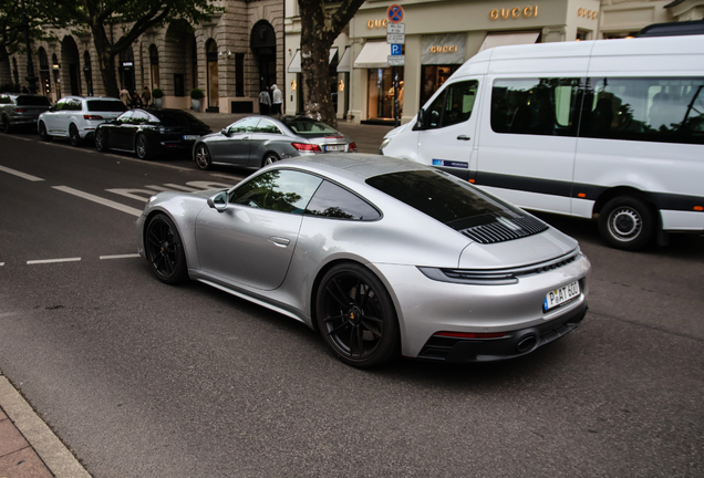 Porsche 992 Carrera 4 GTS