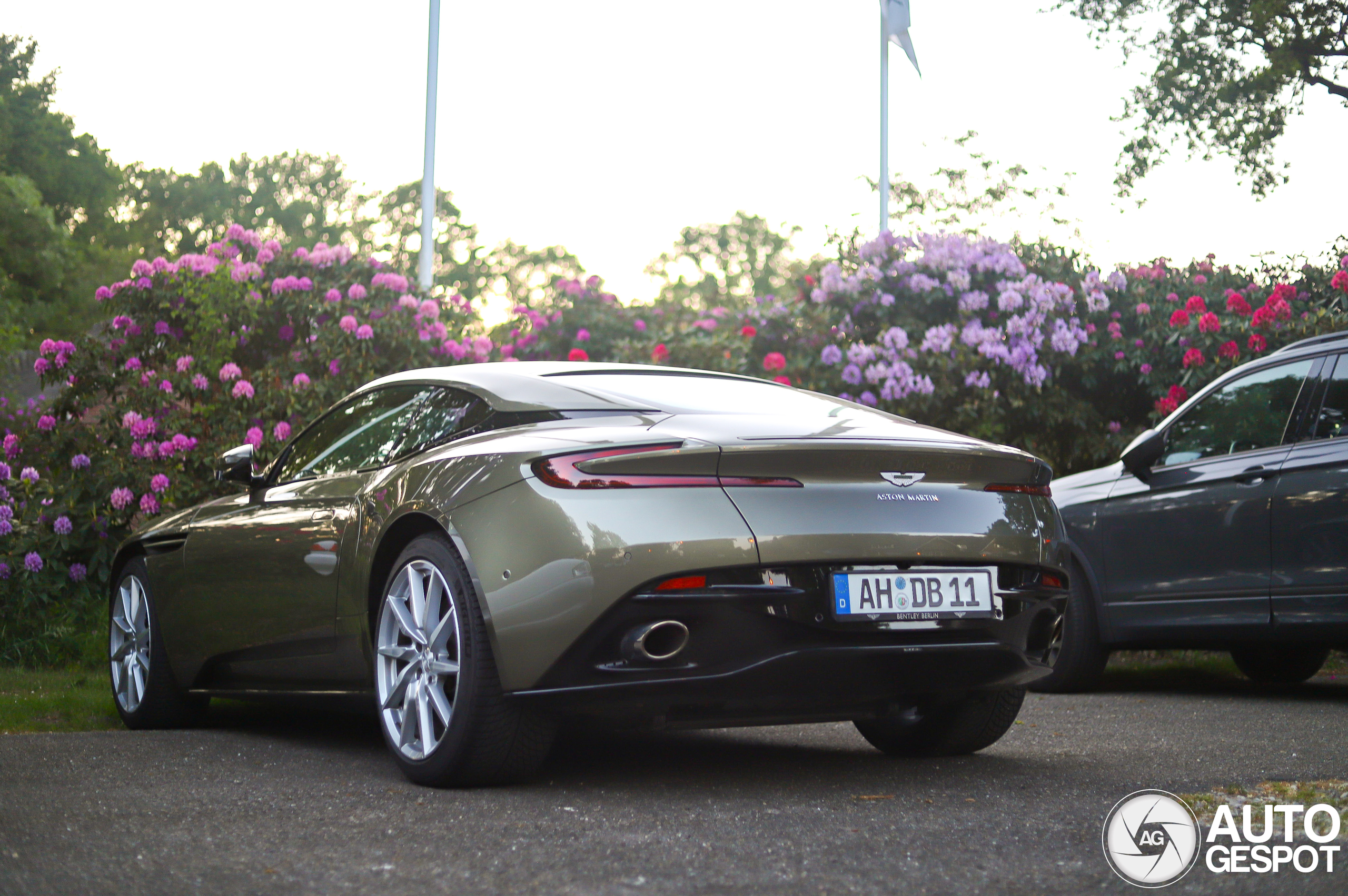 Aston Martin DB11