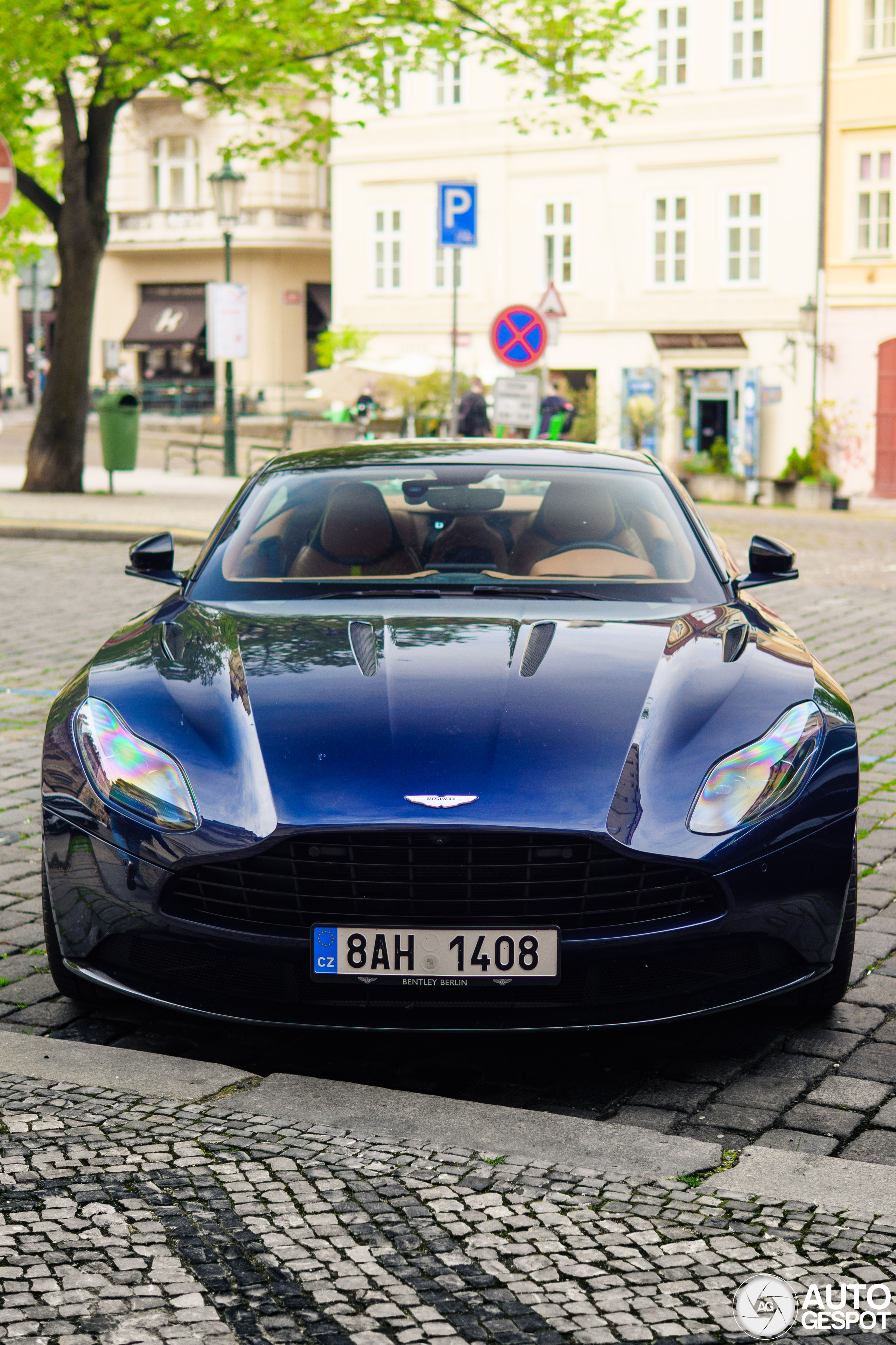 Aston Martin DB11 AMR