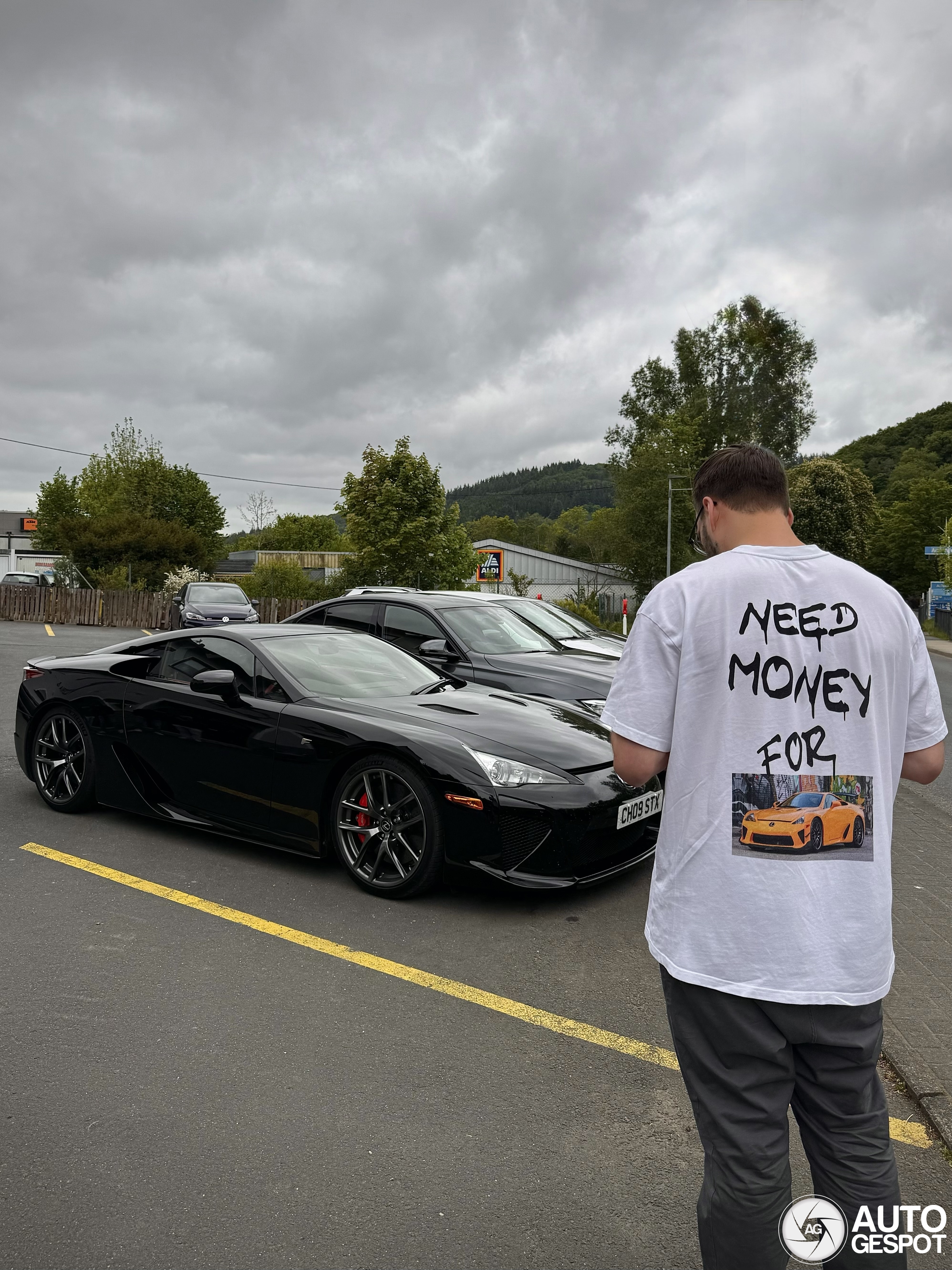 Dit shirt leverde de spotter een ritje in een Lexus LFA