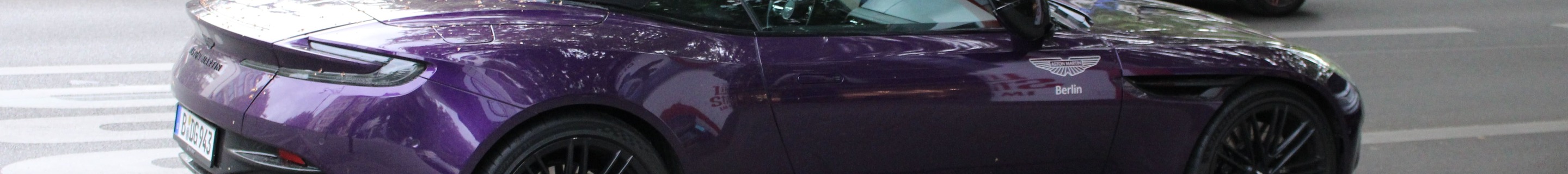 Aston Martin DB12 Volante