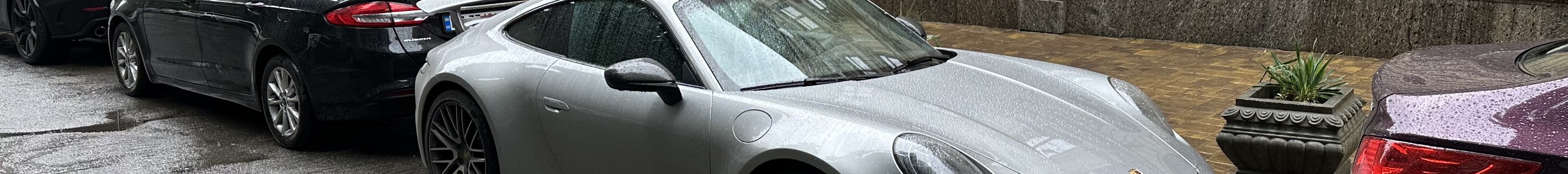 Porsche 992 Carrera 4S