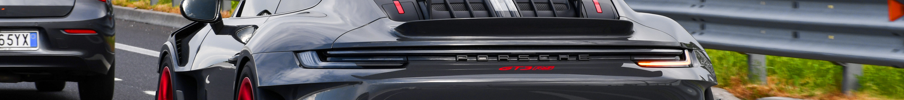 Porsche 992 GT3 RS Weissach Package