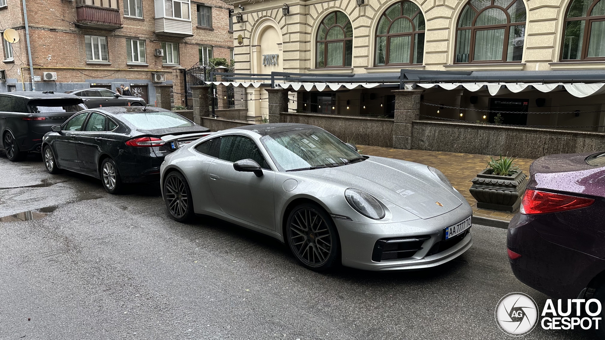 Porsche 992 Carrera 4S