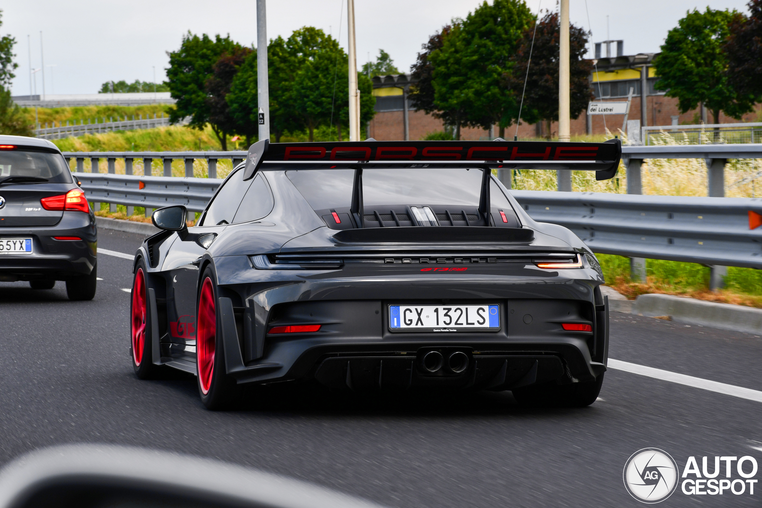 Porsche 992 GT3 RS Weissach Package