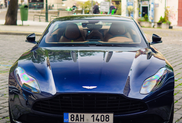 Aston Martin DB11 AMR