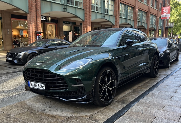 Aston Martin DBX707