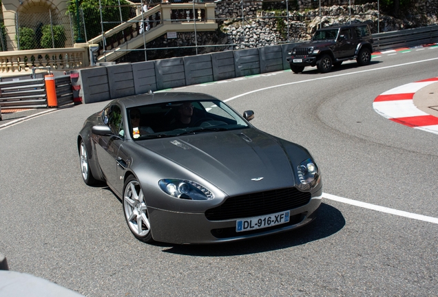Aston Martin V8 Vantage 2012