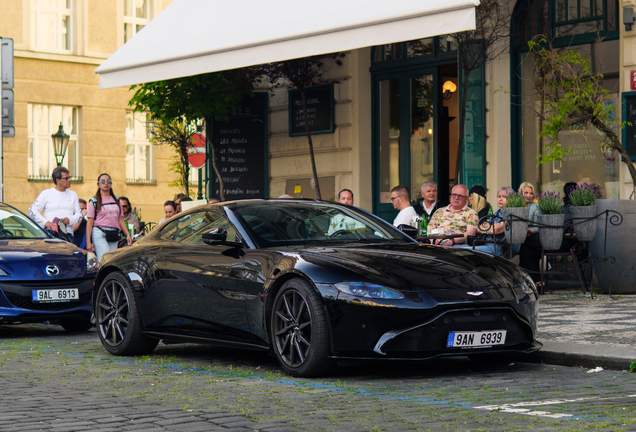 Aston Martin V8 Vantage 2018